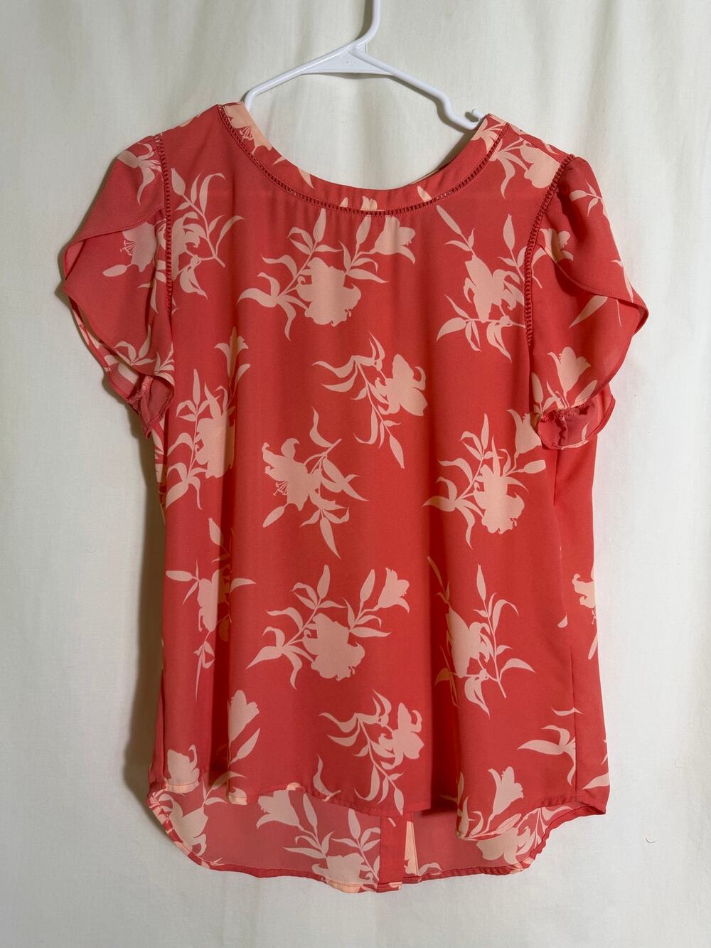 41 Hawthorn Coral Floral Blouse Medium Chiffon Short Sleeve Button Back Top